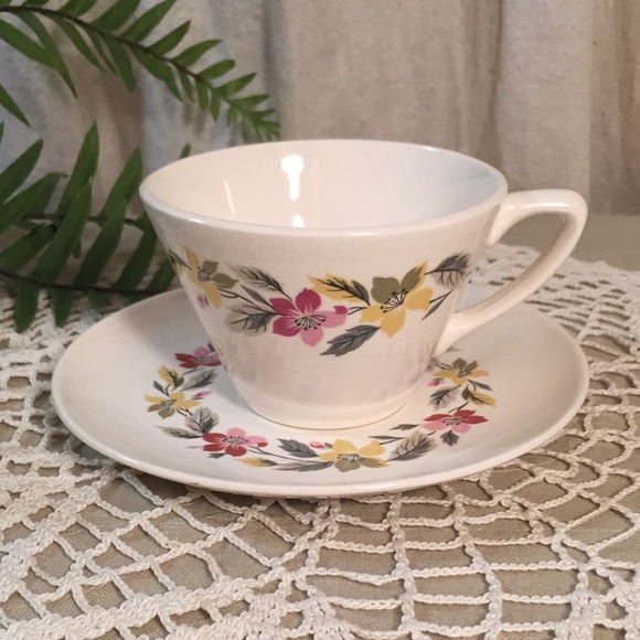 Vintage Floral Teacup And Saucer Set - Picture 4 of 16